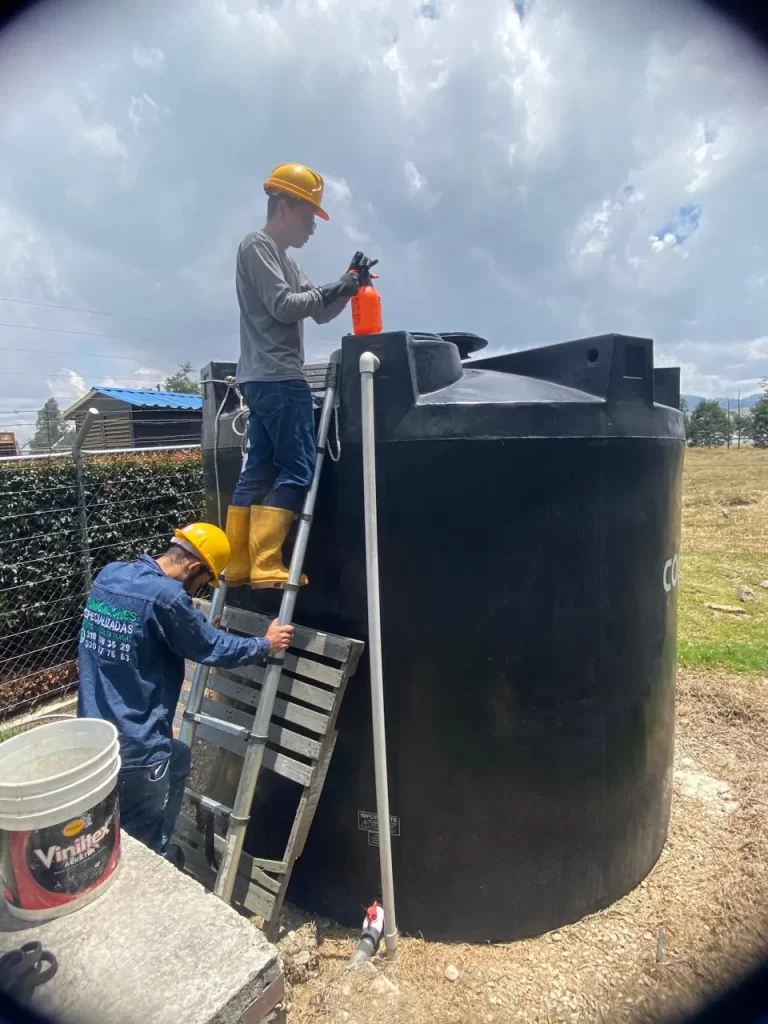 Somos una empresa con una gran experiencia en el servicio de lavado de tanques aéreos y subterráneos para el almacenamiento de agua potable.